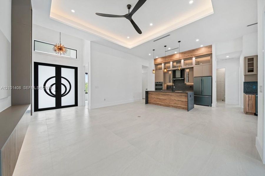 Spacious, unfurnished interior of a new home in , Cape Coral (Image 51).