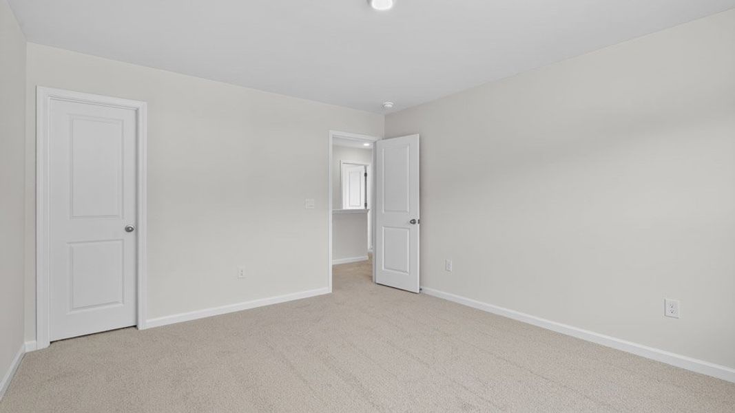 Spacious, unfurnished interior of a new home in Cambridge Park, Mebane (Image 28).