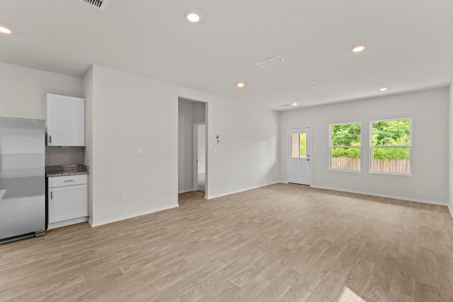 Spacious, unfurnished interior of a new home in Bollinger, Maxwell (Image 14).