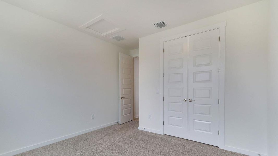 Spacious, unfurnished interior of a new home in Rosenbusch Ranch, Leander (Image 7).