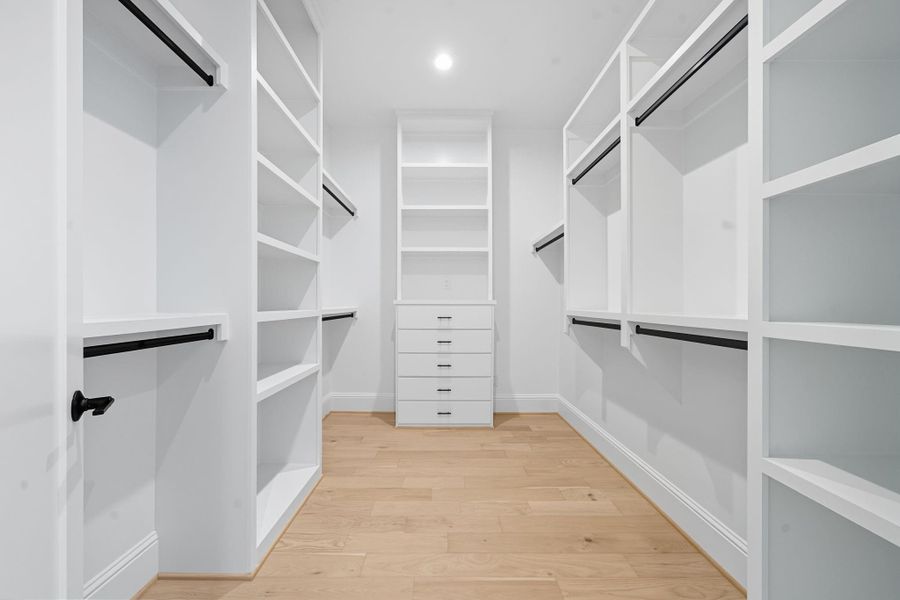 Spacious, unfurnished interior of a new home in , Houston (Image 20).