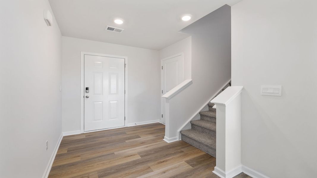 Spacious, unfurnished interior of a new home in Cloverdale Hills, Piedmont (Image 13).
