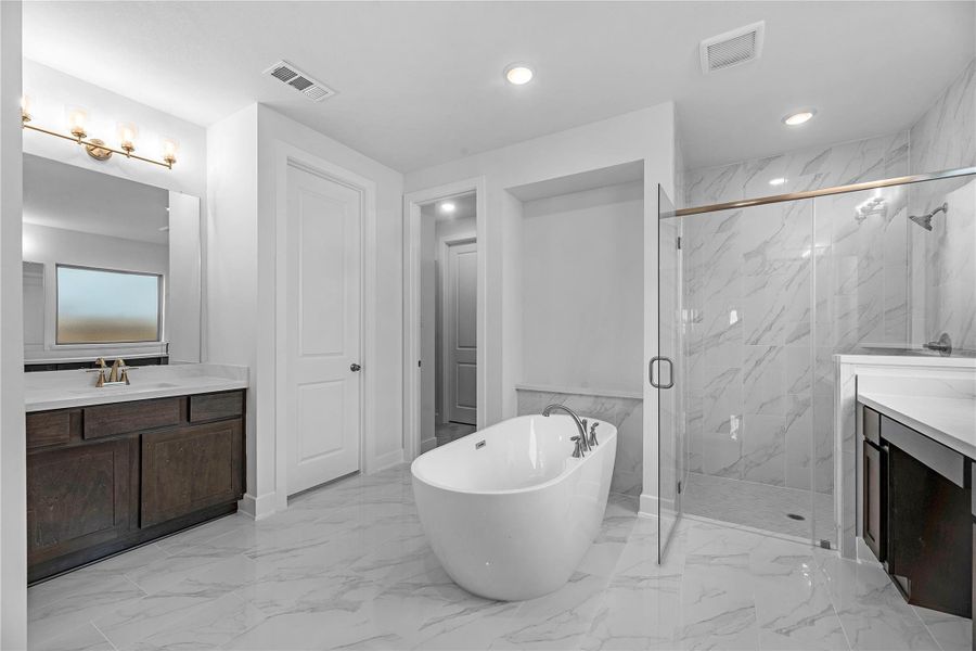 Furnished interior view inside a new home in Sienna, Missouri City (Image 8).