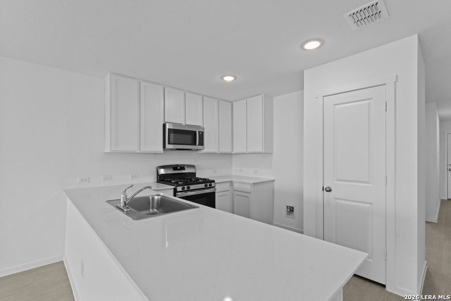 Furnished interior view inside a new home in Friendship Oaks, Fredericksburg (Image 8).