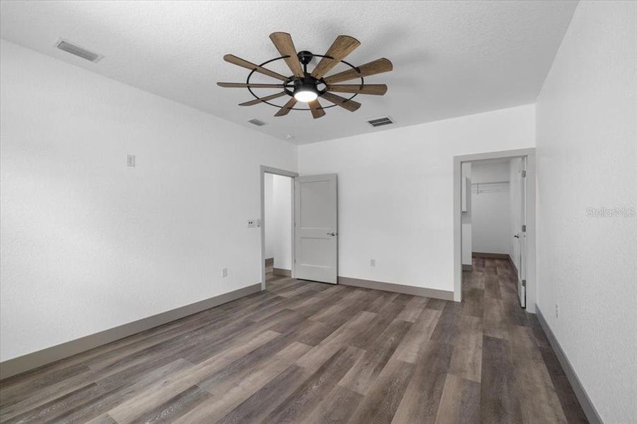 Spacious, unfurnished interior of a new home in , Hernando Beach (Image 17).