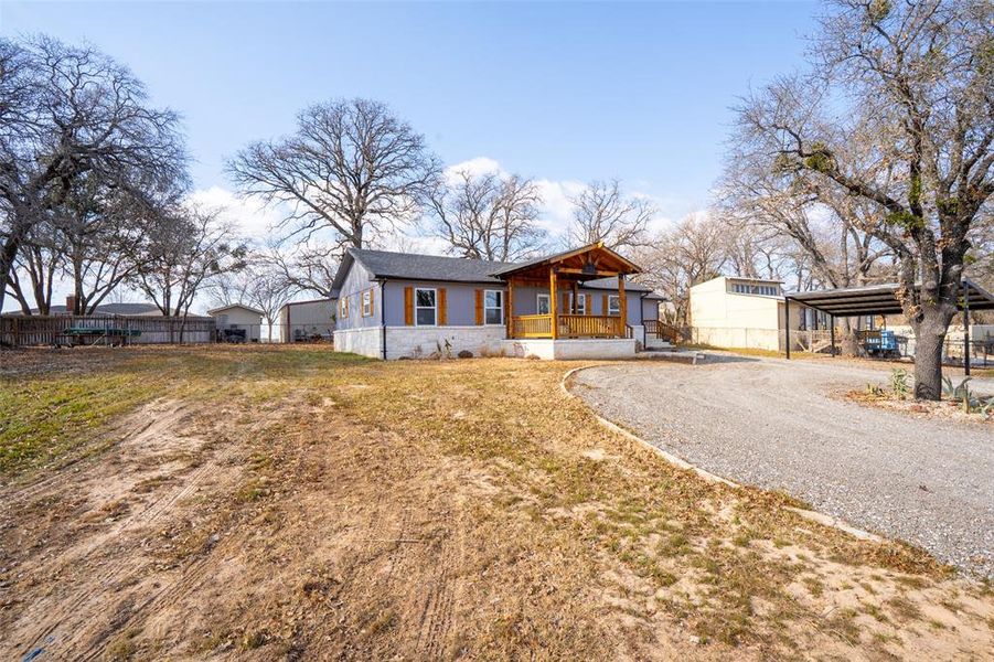 Exterior details and patio area of a home in , Comanche (Image 18).