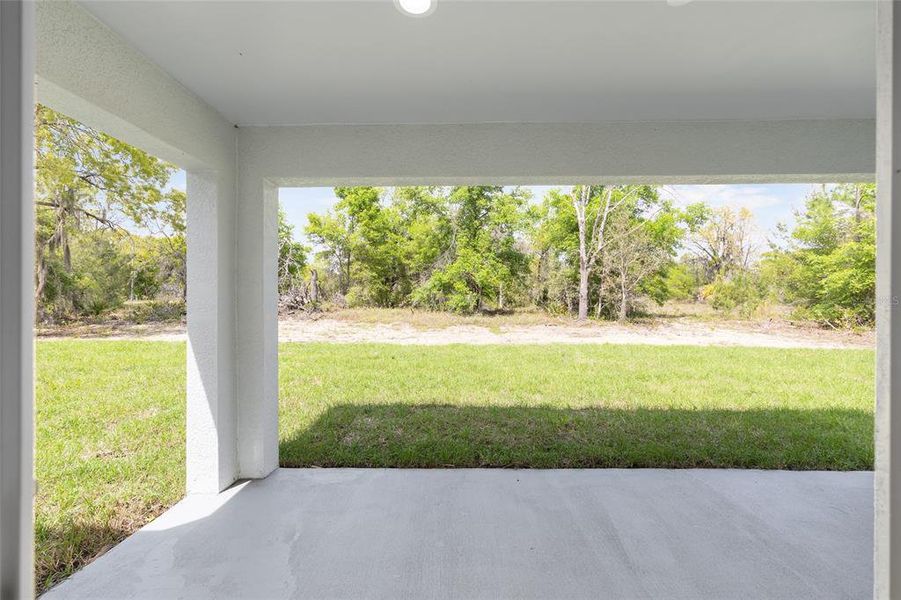 Exterior details and patio area of a home in , Ocklawaha (Image 4).