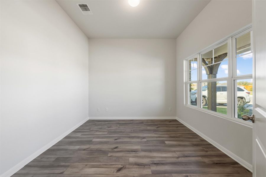 Photos are representative images and renderings for illustrative purposes only. Actual structural options and design images of the home may vary. Photos are representative images and renderings for illustrative purposes only. Actual structural options and design images of the home may vary.