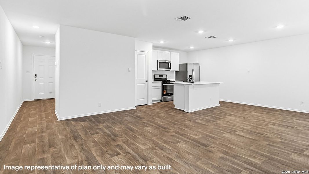 Spacious, unfurnished interior of a new home in Blue Ridge Ranch, San Antonio (Image 20).