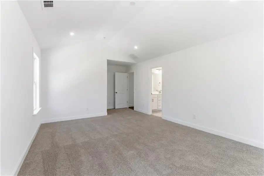 Spacious, unfurnished interior of a new home in The Estates at Hurricane Pointe, Douglasville (Image 41).