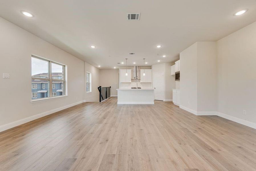Spacious, unfurnished interior of a new home in Bayside, Rowlett (Image 17).