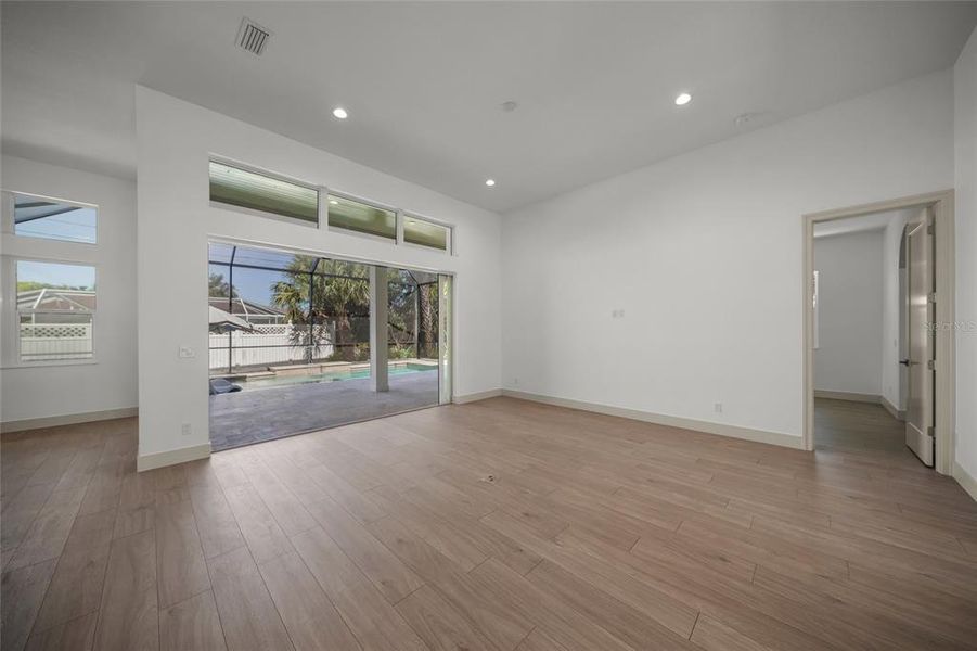 Spacious, unfurnished interior of a new home in , Venice (Image 17).