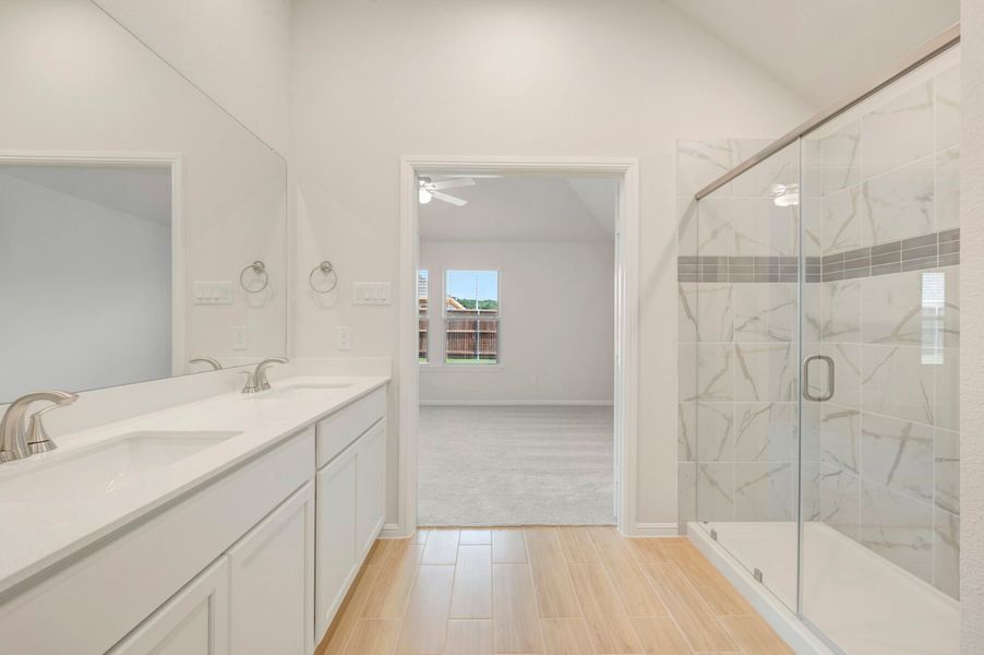 Owner's Bathroom Owner's Bathroom