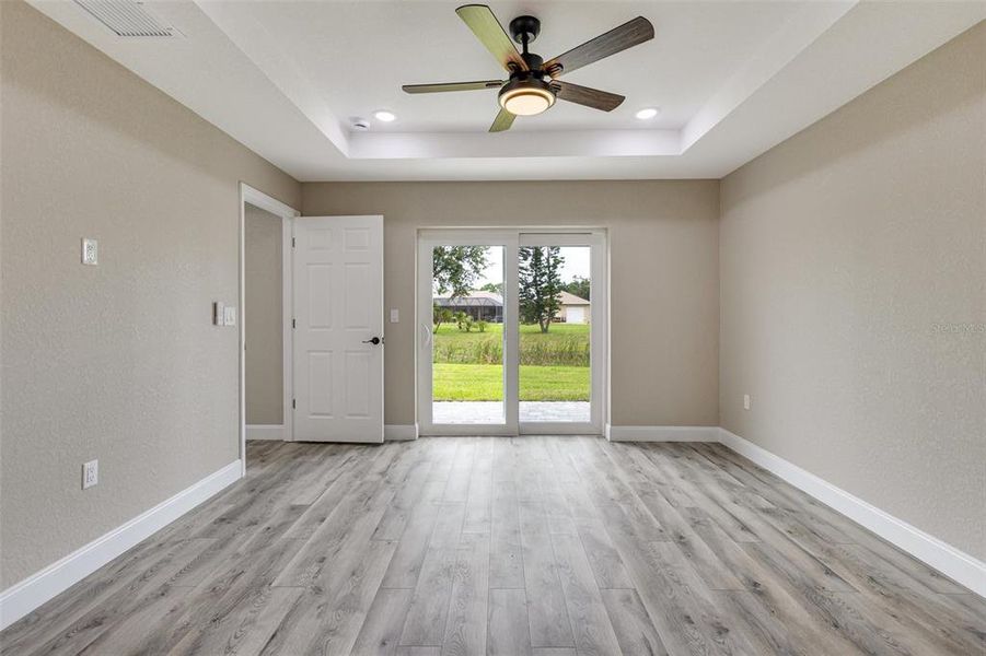 Spacious, unfurnished interior of a new home in , Rotonda West (Image 19).
