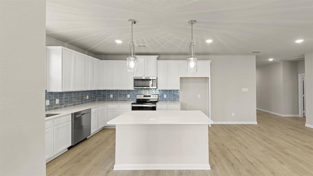 08. 2544 Three Bars - Kitchen 08. 2544 Three Bars - Kitchen