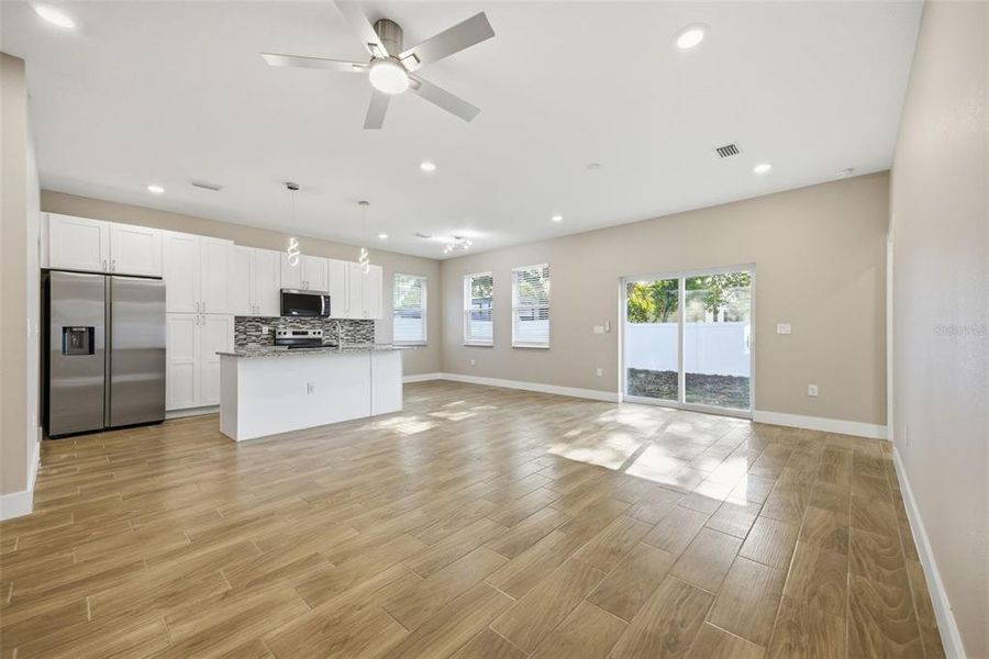 Spacious, unfurnished interior of a new home in , Tampa (Image 19).