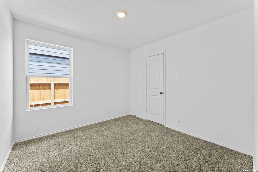Spacious, unfurnished interior of a new home in Blue Ridge Ranch, San Antonio (Image 16).