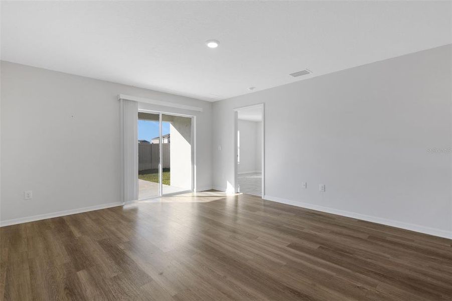 Spacious, unfurnished interior of a new home in Silverstone North, Palmetto (Image 27). Spacious, unfurnished interior of a new home in Silverstone North, Palmetto (Image 27).