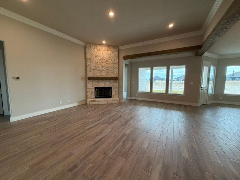 Spacious, unfurnished interior of a new home in Eagle Ridge Estates, Weatherford (Image 10).