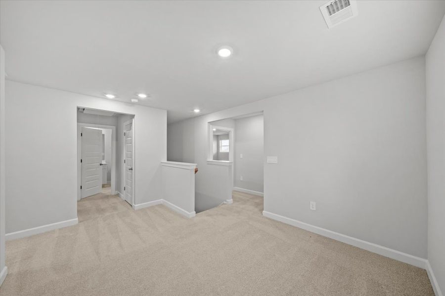 Spacious, unfurnished interior of a new home in Village at White Pine, Pendleton (Image 13).