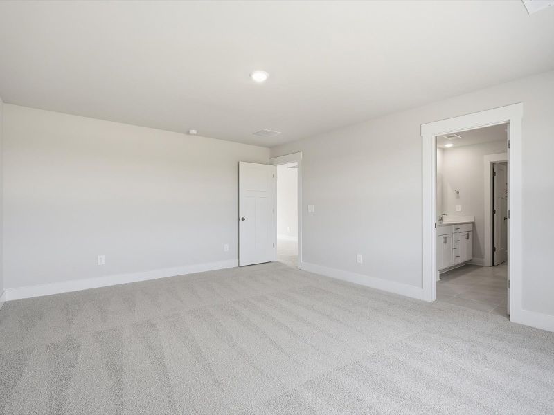 Spacious, unfurnished interior of a new home in Ashby Woods, Boiling Springs (Image 19).