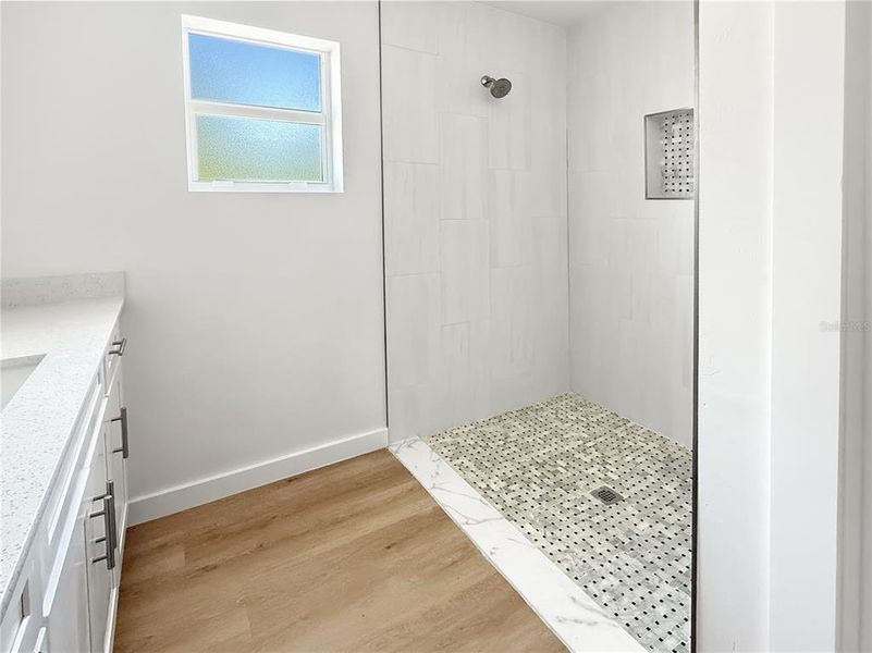 Spacious, unfurnished interior of a new home in , Port Charlotte (Image 8).