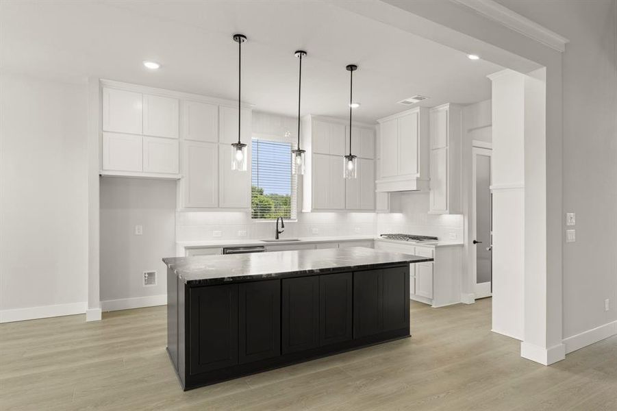 11. 4410 Rolling Springs - Kitchen (2)