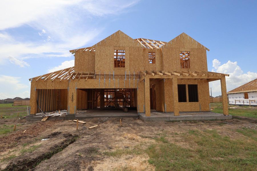Two story home with 4 beds, 4 baths, and 3 car garage