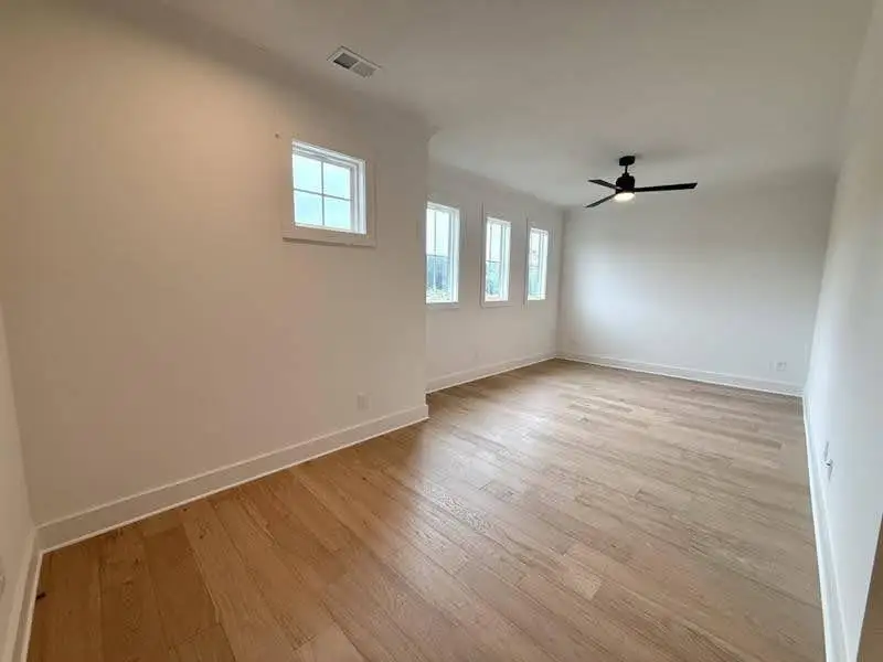 Spacious, unfurnished interior of a new home in Livingstone Park, Kennesaw (Image 20).