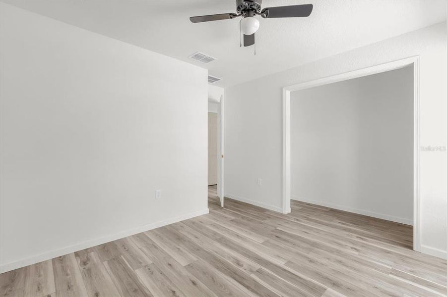 Spacious, unfurnished interior of a new home in , Ocala (Image 15).