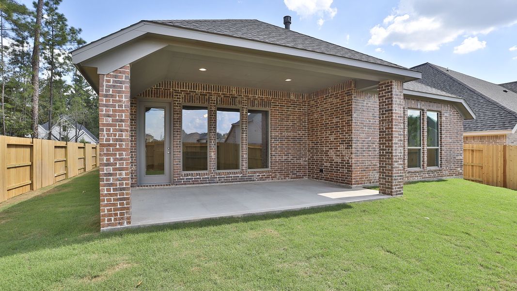 Exterior details and patio area of a home in Woodhavyn, Magnolia (Image 4).