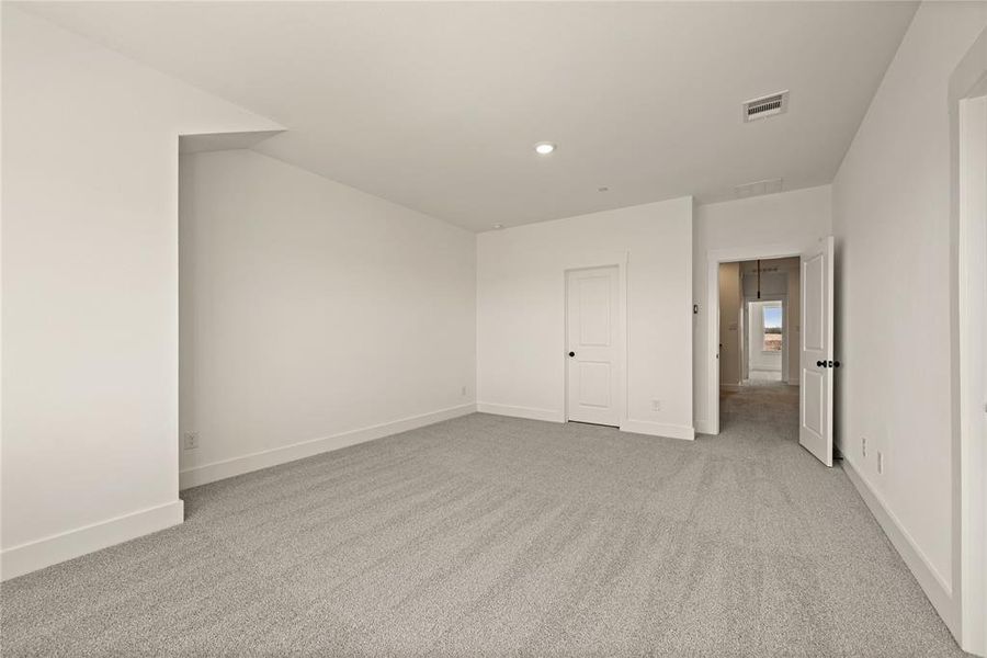 Spacious, unfurnished interior of a new home in Talia, Mesquite (Image 14).