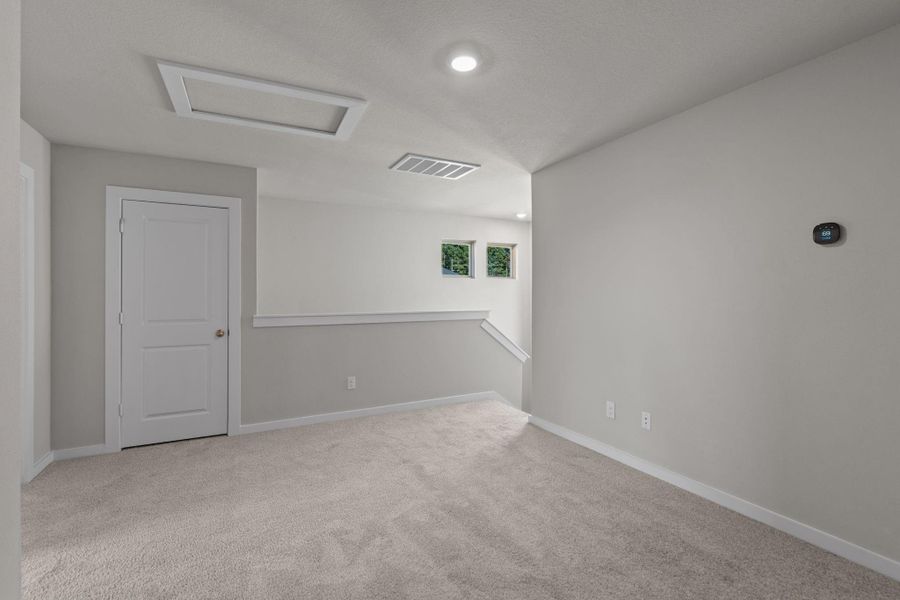 Spacious, unfurnished interior of a new home in Westridge Cove, Conroe (Image 15).