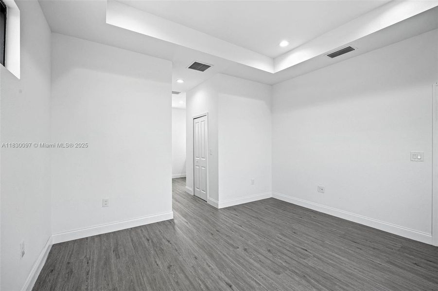 Spacious, unfurnished interior of a new home in , Lehigh Acres (Image 28).