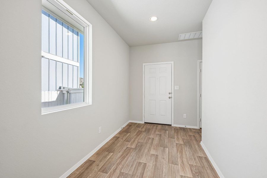 Spacious, unfurnished interior of a new home in Harvest Ridge, Elgin (Image 11).