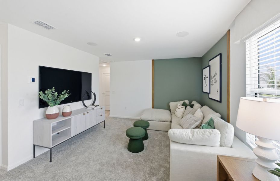 Representative furnished interior of a home built from the Mill Run by Pulte Homes in Reagan Landing, Bradenton (Image 16).