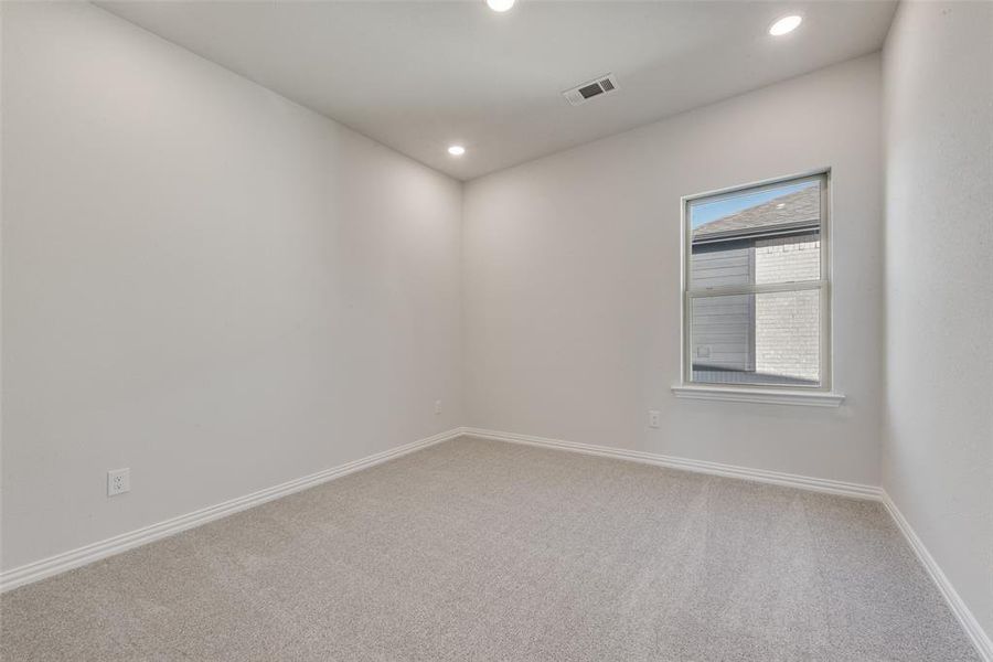 Spacious, unfurnished interior of a new home in Villages of Hurricane Creek, Anna (Image 28).