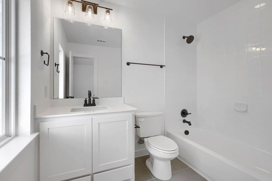 1709 Clover Fern - Full Bathroom