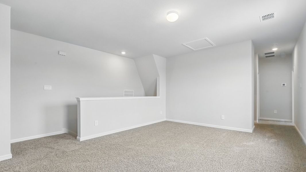 Spacious, unfurnished interior of a new home in The Canyons, Keene (Image 35).