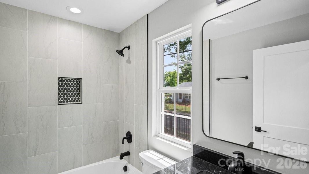 3320 Boyd St, Unit: A - Master Bathroom 3320 Boyd St, Unit: A - Master Bathroom