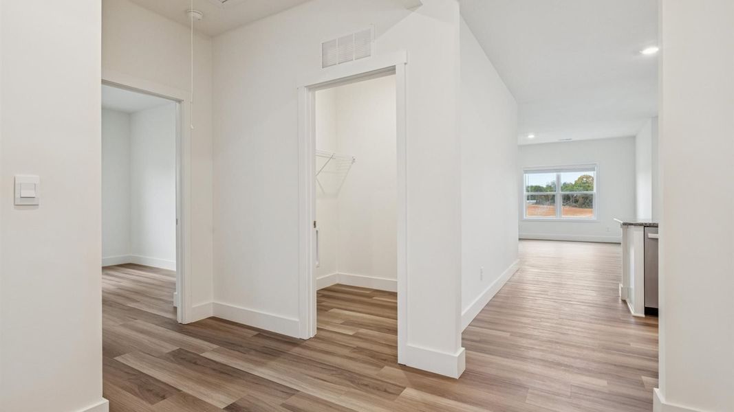 Spacious, unfurnished interior of a new home in Millstone Village, Morristown (Image 20).