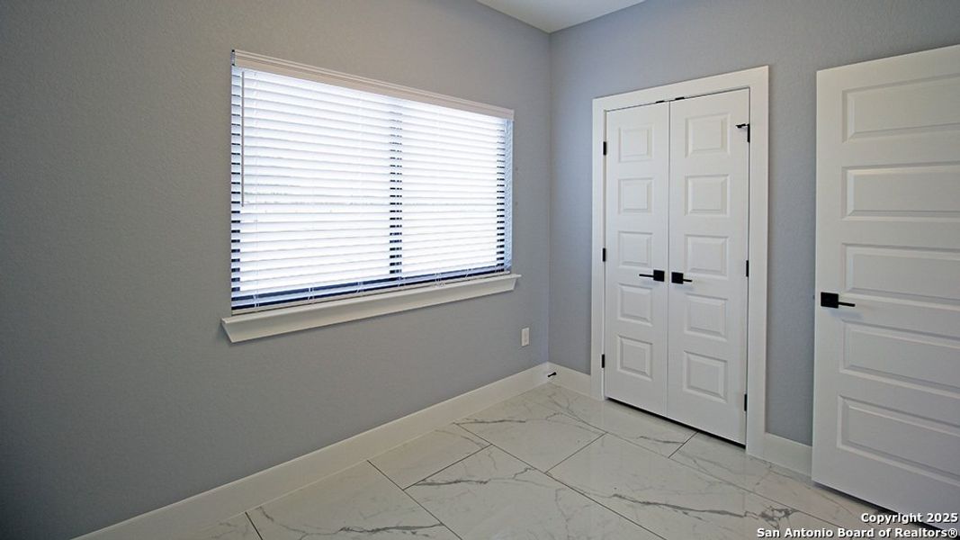 Furnished interior view inside a new home in , La Vernia (Image 10).