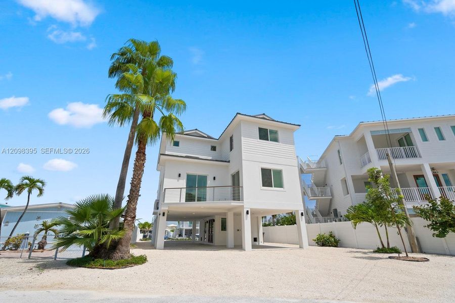 Condo located in Key Largo, FL showcasing its design and architecture (Image 46).