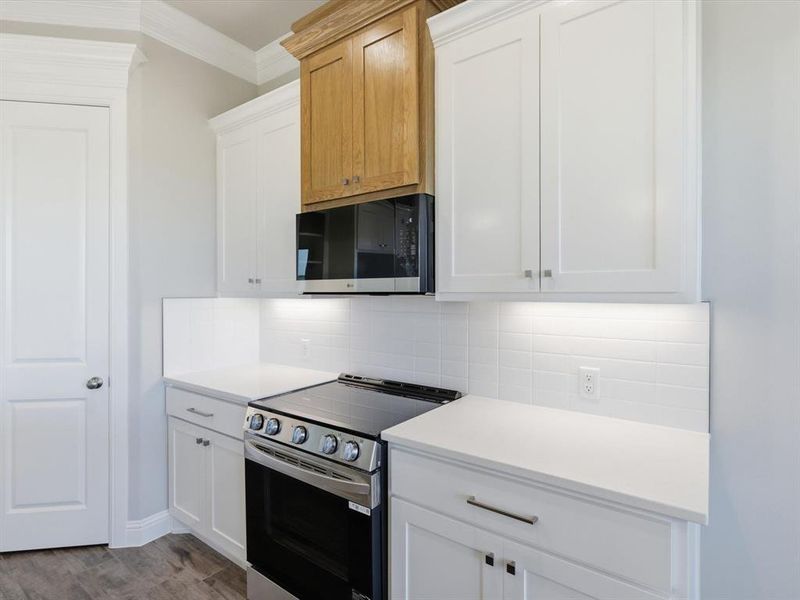 Furnished interior view inside a new home in , Tolar (Image 8).