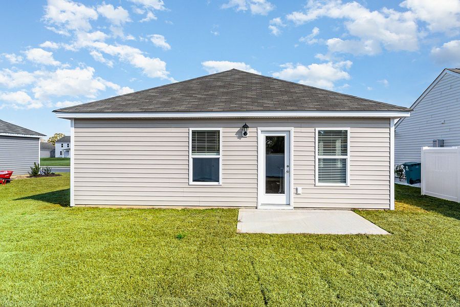 Representative exterior details of a home built from the PERRY by D.R. Horton in Cottonwood Place, Tabor City (Image 3).