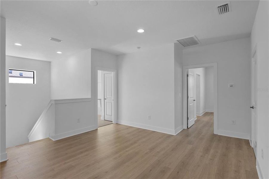 Spacious, unfurnished interior of a new home in , Tampa (Image 43).