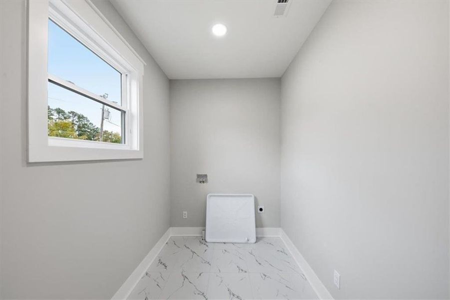 Spacious, unfurnished interior of a new home in , Acworth (Image 54).