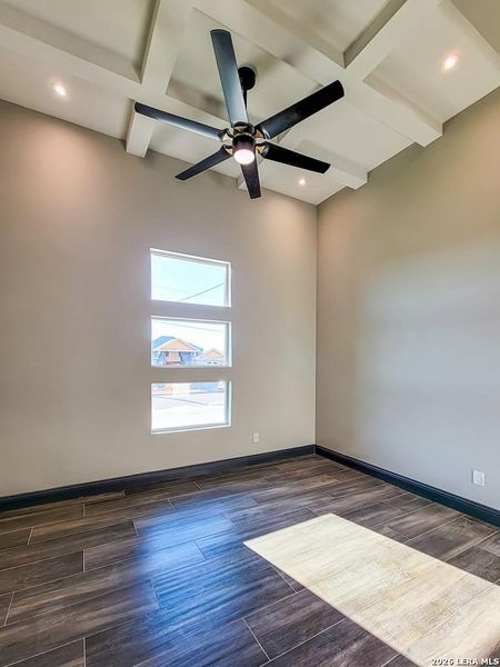 Spacious, unfurnished interior of a new home in , Eagle Pass (Image 25).