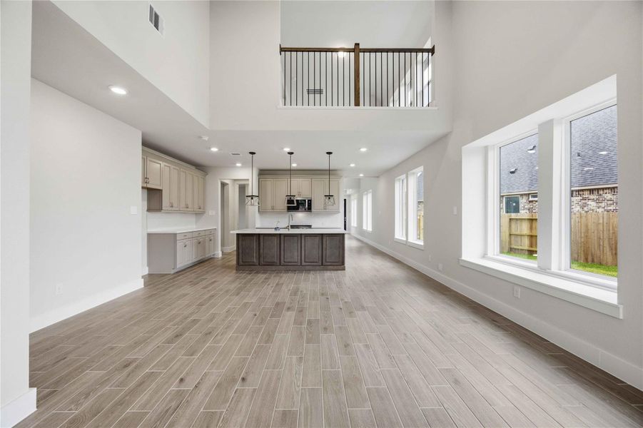 Spacious, unfurnished interior of a new home in Ellwood, Iowa Colony (Image 16).
