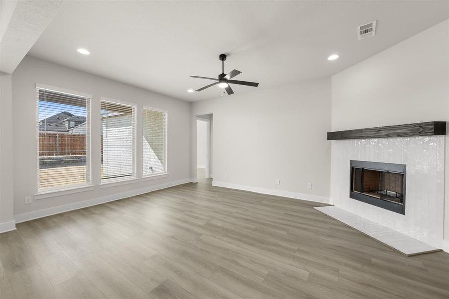 Spacious, unfurnished interior of a new home in The Retreat - Phase 1, Waxahachie (Image 18).